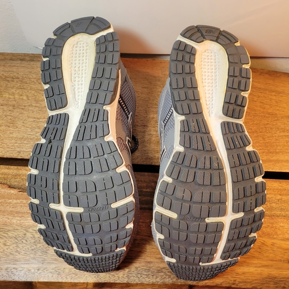 Womens New Balance gray running shoes size 9 - Picture 5 of 8